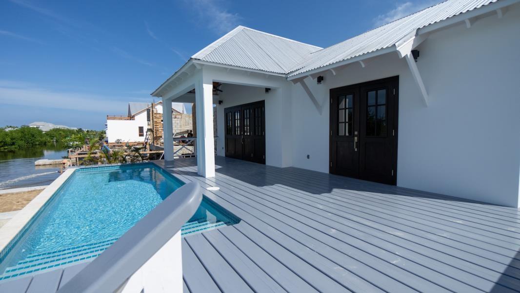 Cordage Cottage with Pool in Mahogany Bay Village — photo 1