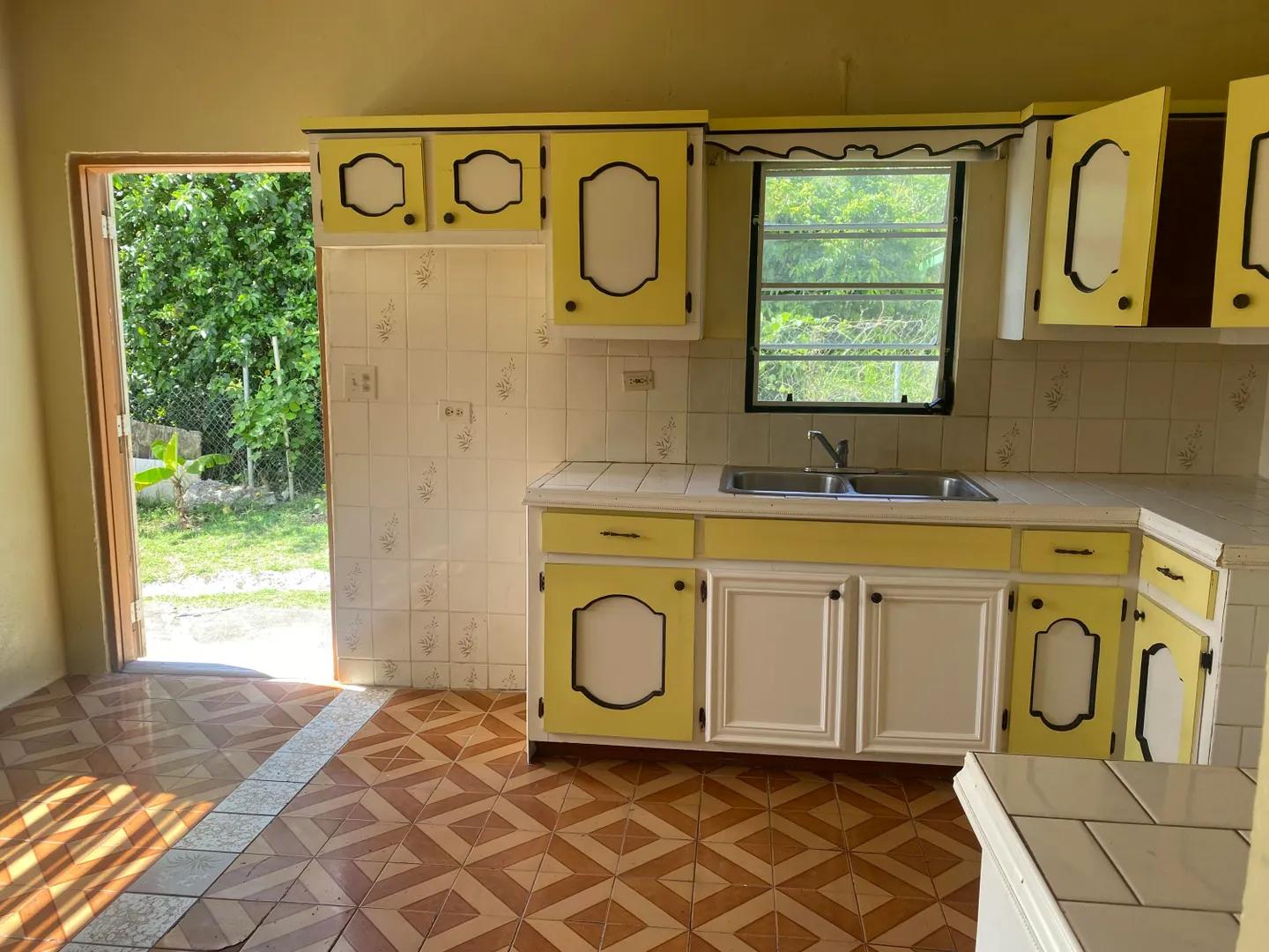 3 bed 2 bath house for rent in Frederiksted — photo 2