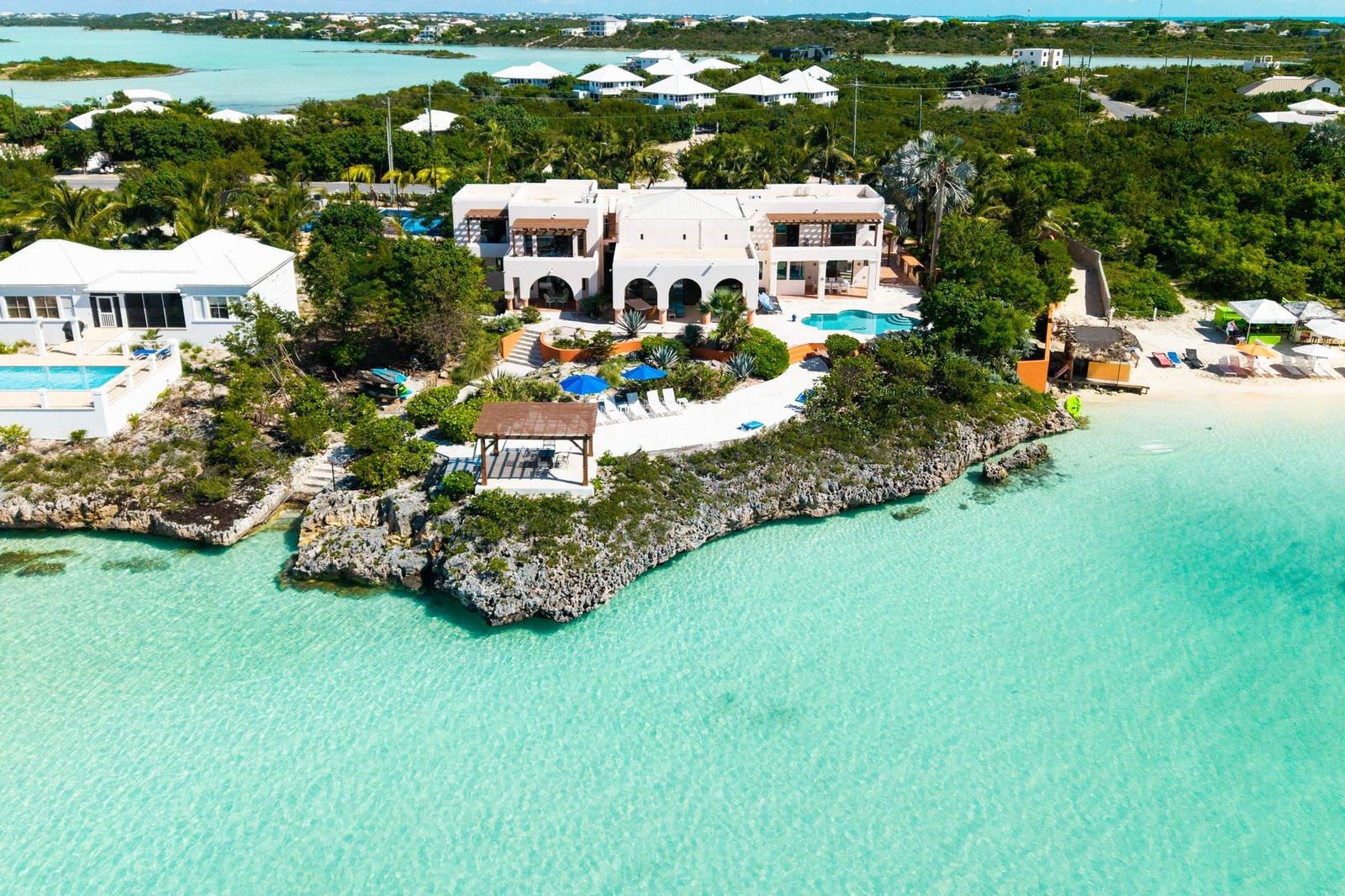 7 Bedroom Luxury Oceanfront Home for Sale, 518 Chalk Sound Drive, Providenciales, Turks & Caicos — photo 3