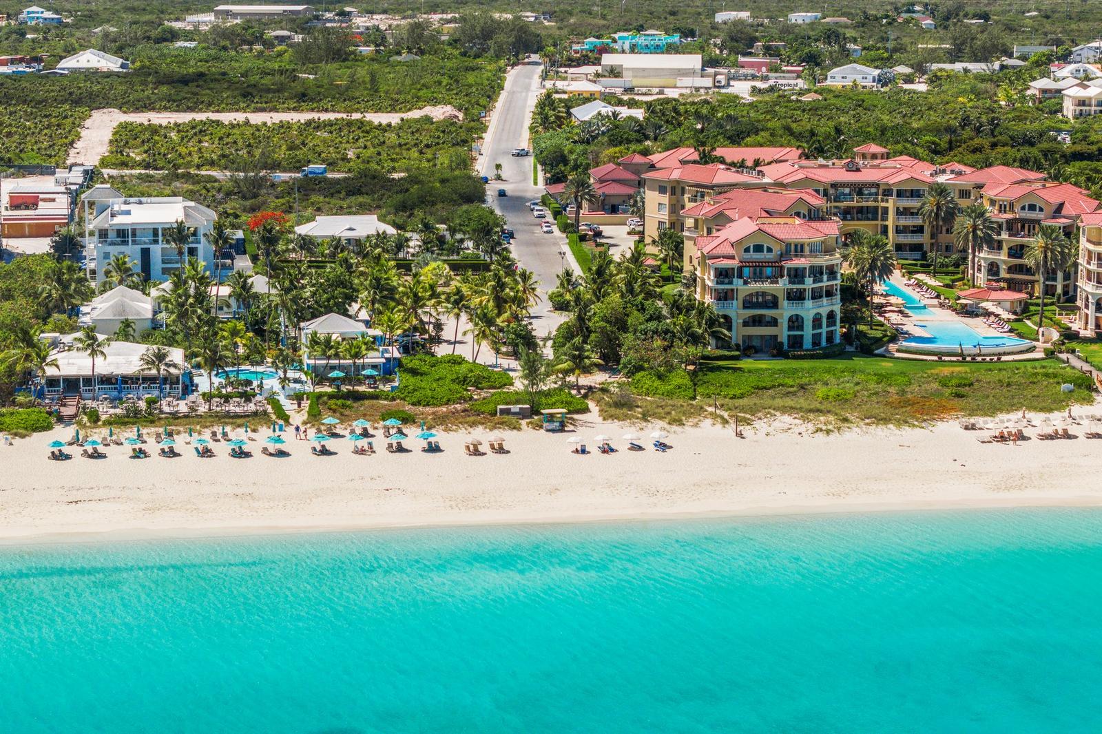 4-bedroom house in Grace Bay, Turks and Caicos Islands — photo 2
