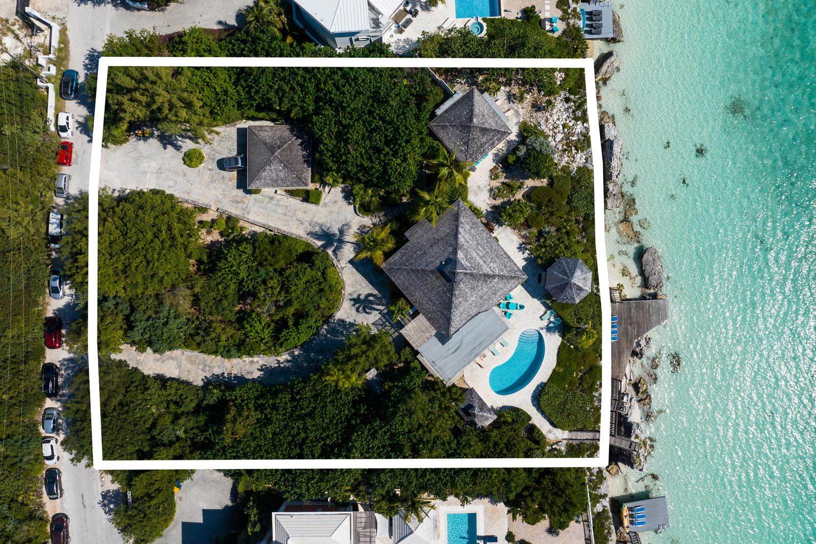 3 Bedroom Luxury Oceanfront Estate for Sale, Ocean Point Drive, Chalk Sound, Providenciales, Turks & Caicos — photo 3
