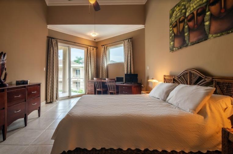 Beautiful 3 Bedrooms Beachfront Penthouse — photo 3