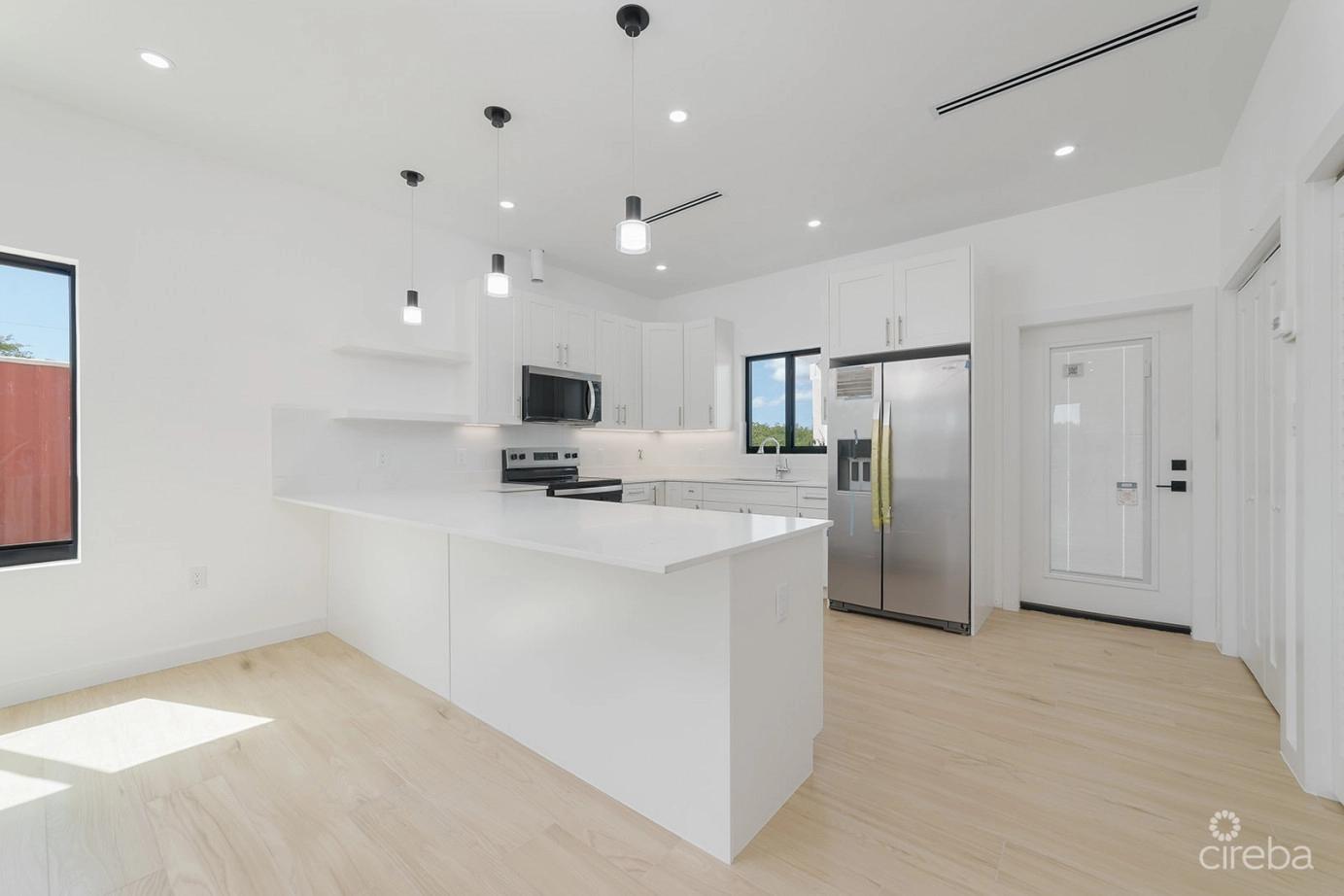 3 Bedroom Duplex with Office in Lumina, Cayman Islands — photo 4
