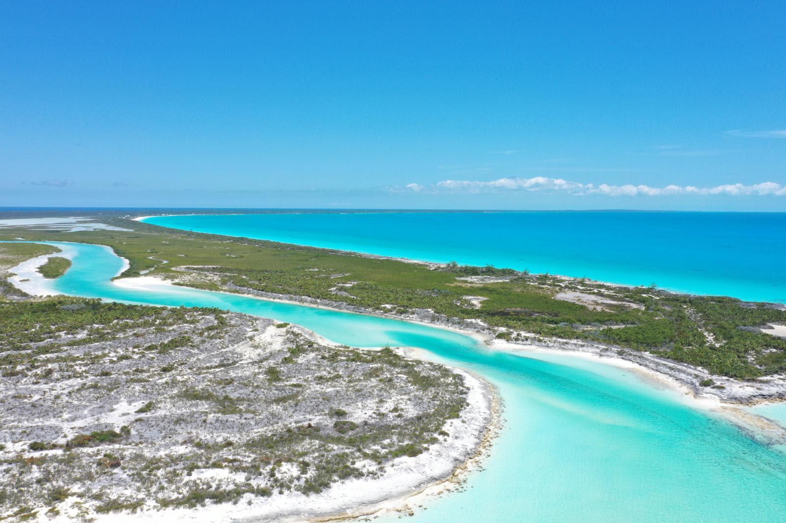 Stunning Peninsula Estate on Pigeon Cay — photo 2