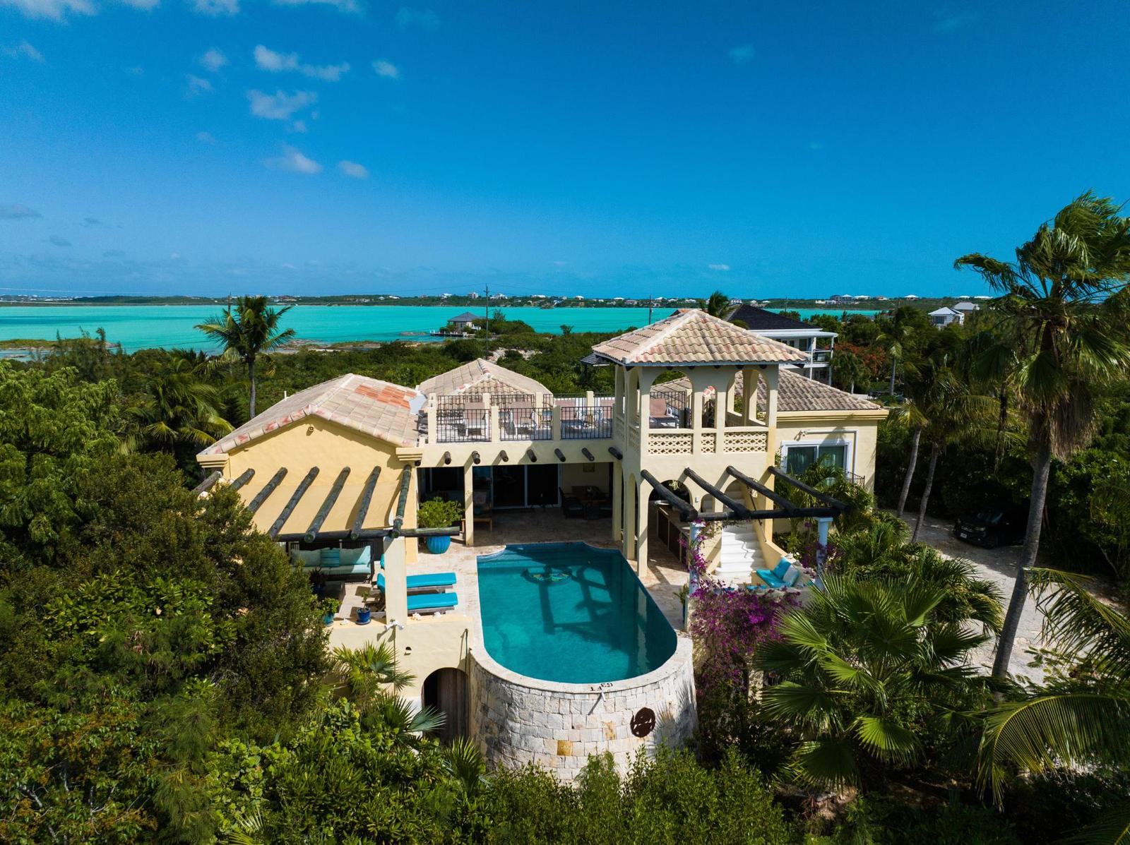 CASA DE ISLE — photo 1