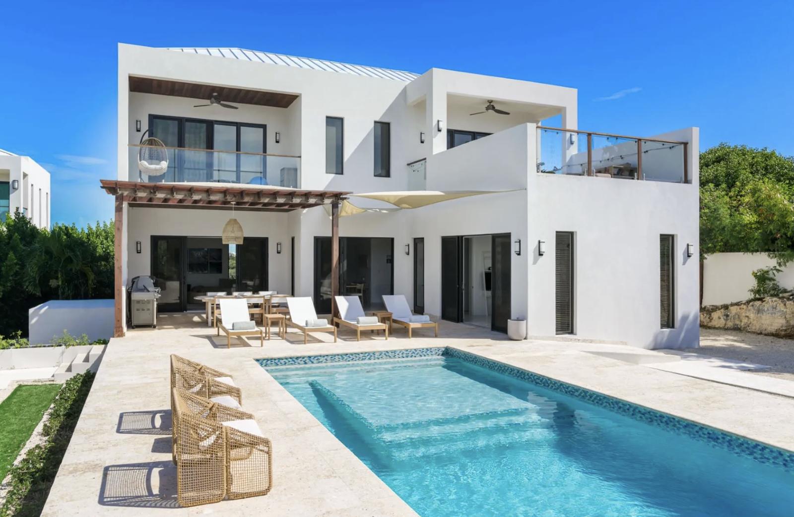 Seastar Villa: Modern 3-Bedroom Villa Near Long Bay Beach — photo 5