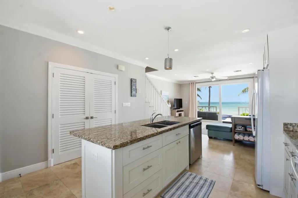 4-bedroom townhouse in Palm Cay, Paradise Island — photo 4