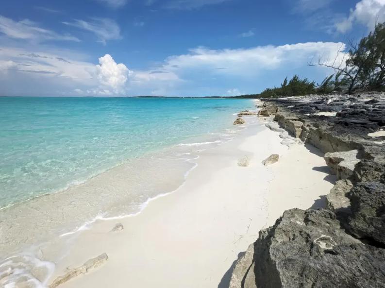 Tar Bay Bahamas 5.5 Acre Beachfront Opportunity — photo 3