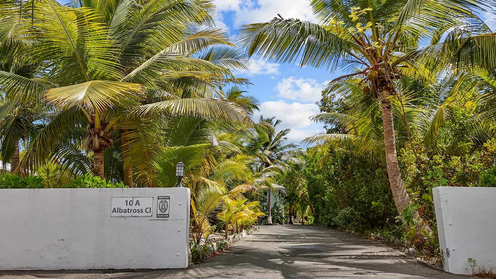 4 Bed, 4 Bath Single Family Home in Leeward — photo 2