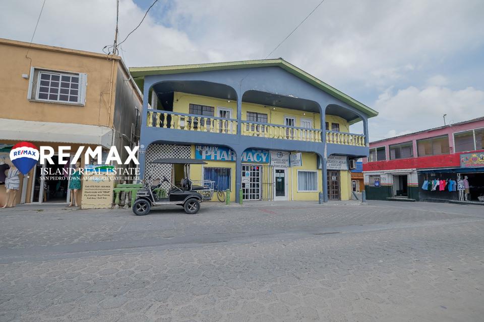 Island Galleria Building in the heart of San Pedro — photo 1