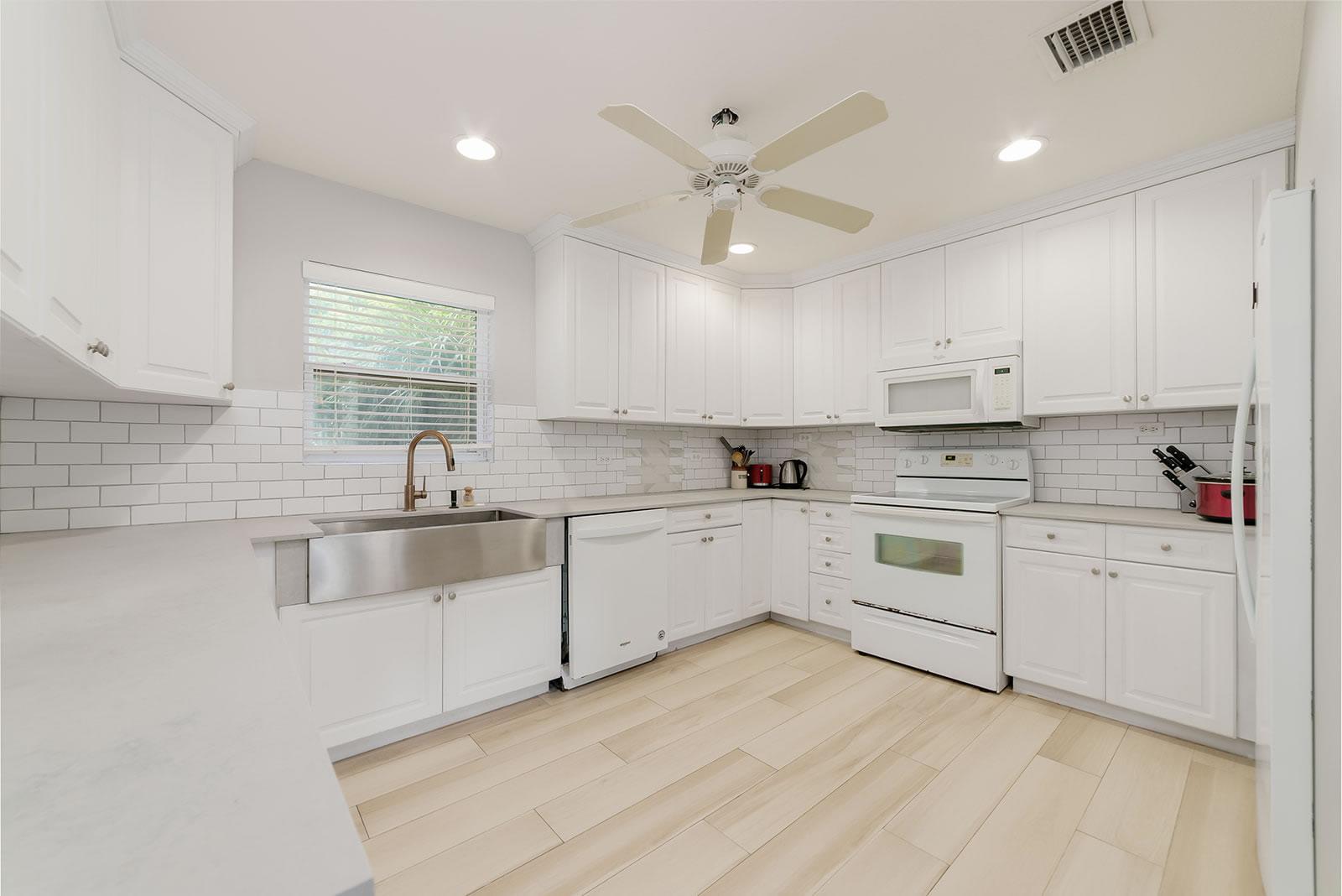 Winterhaven Beachfront 3 Bed Condo for Sale — photo 5