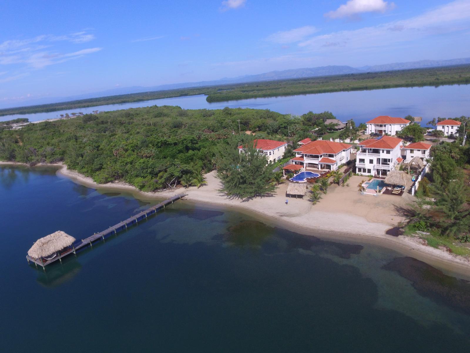 5 Bedroom Luxury Beachfront Home for Sale, Plantation, Placencia, Belize — photo 1