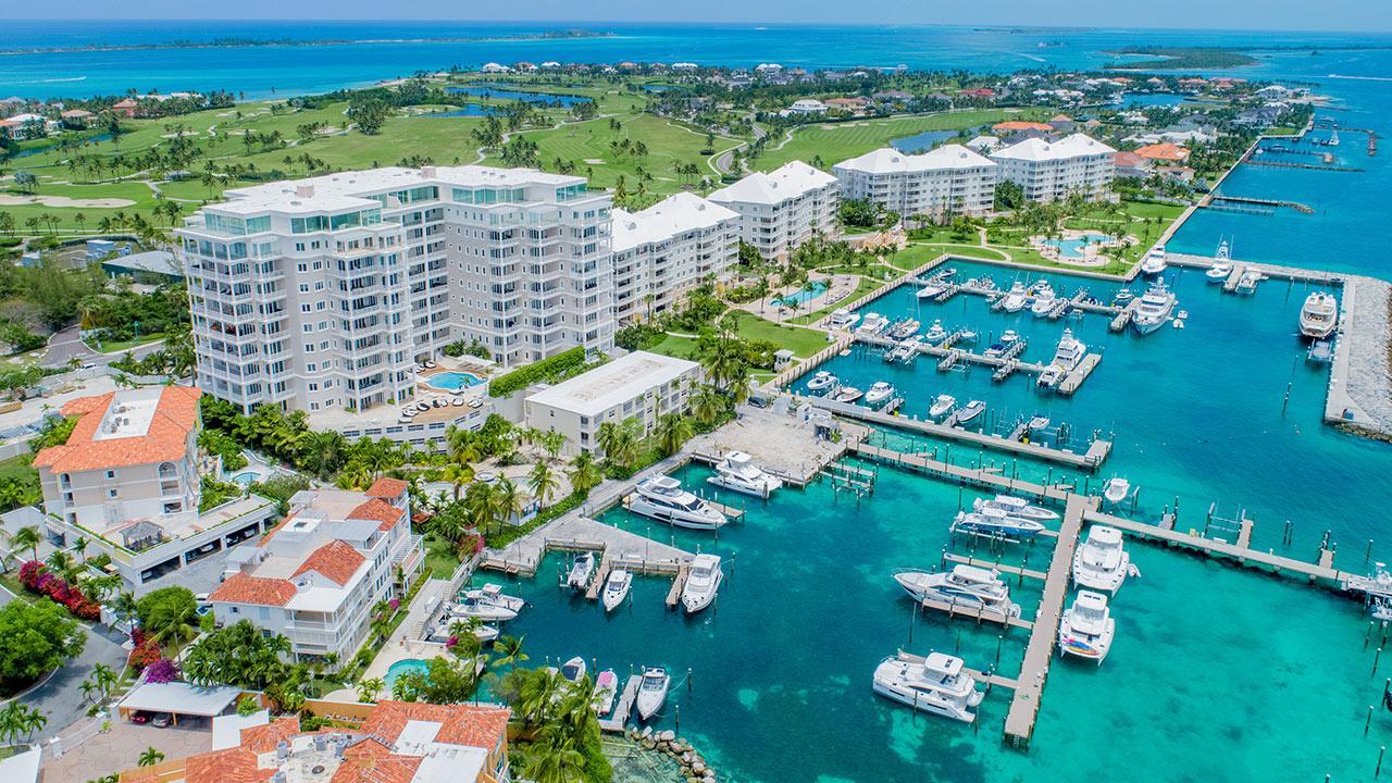 3-bedroom condominium in Paradise Island — photo 1