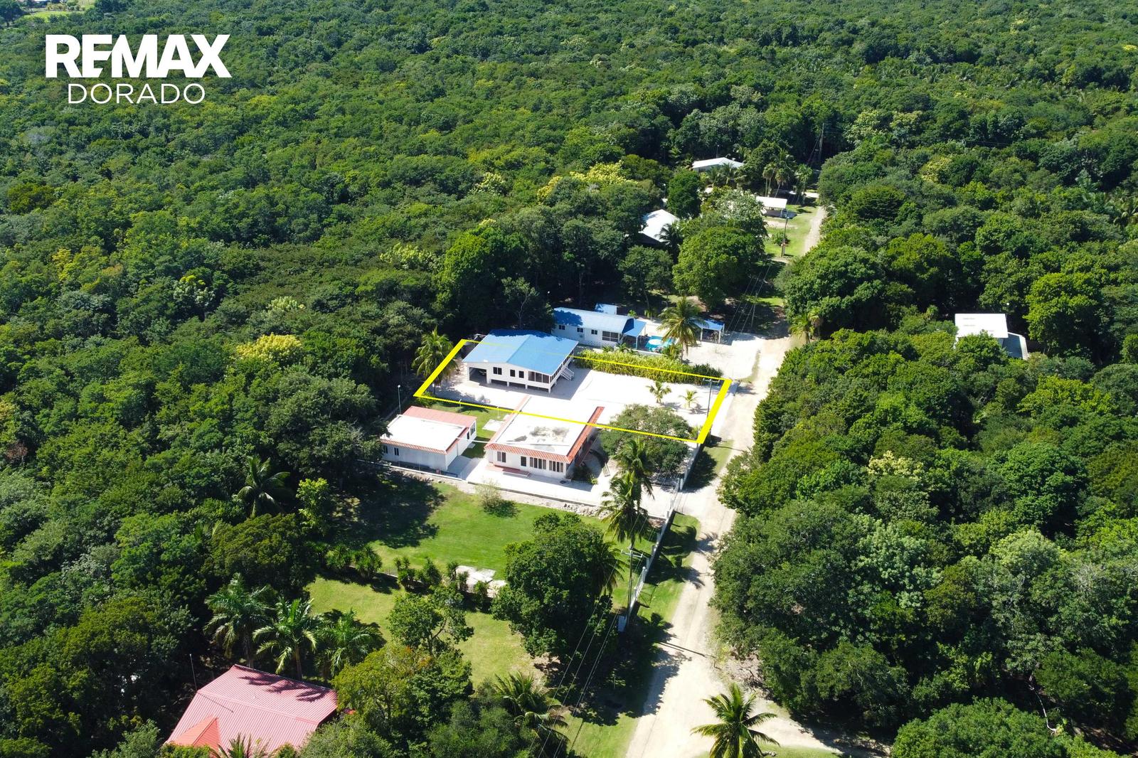 Mayan Breeze: Beautiful 2-Bedroom Home by the Sea (Corozal) — photo 4