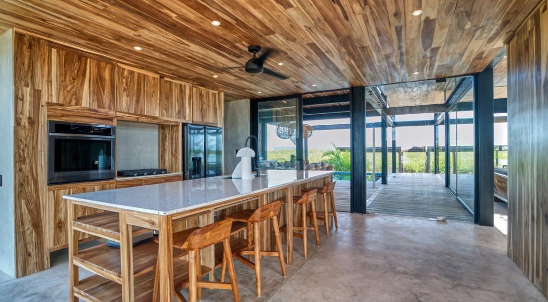 Stunning Contemporary Home in Gated Community — photo 2