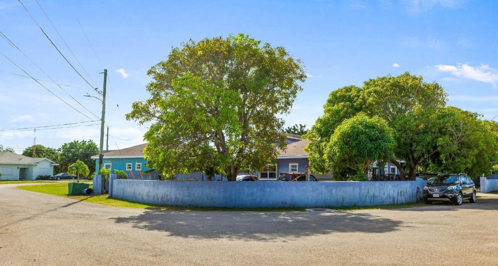 Rare, Income-Generating Gem in West Bay — photo 2