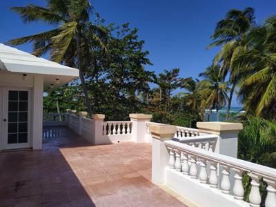 5 bedroom property for sale — Uvero Alto Beach Front Villa With Land in Macao-Uvero Alto, East Coast, DO — photo 1