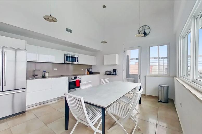 Blue Marine Penthouse in Maho, Saint Martin — photo 4