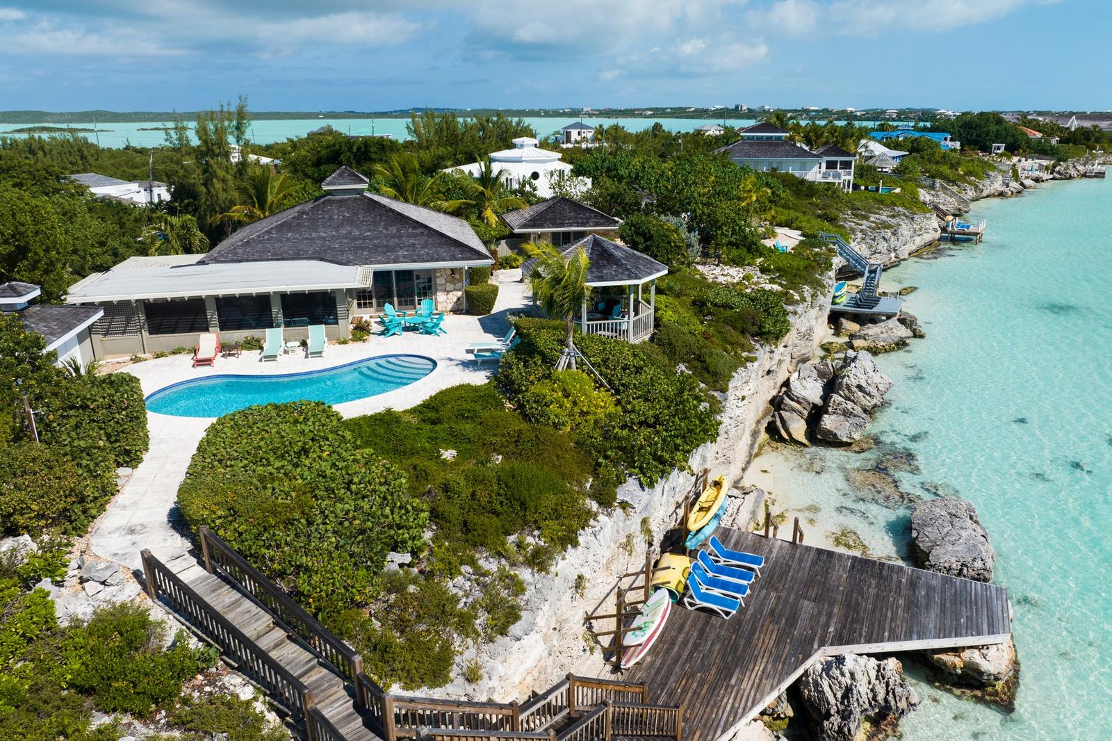 3 Bedroom Luxury Oceanfront Estate for Sale, Ocean Point Drive, Chalk Sound, Providenciales, Turks & Caicos — photo 4