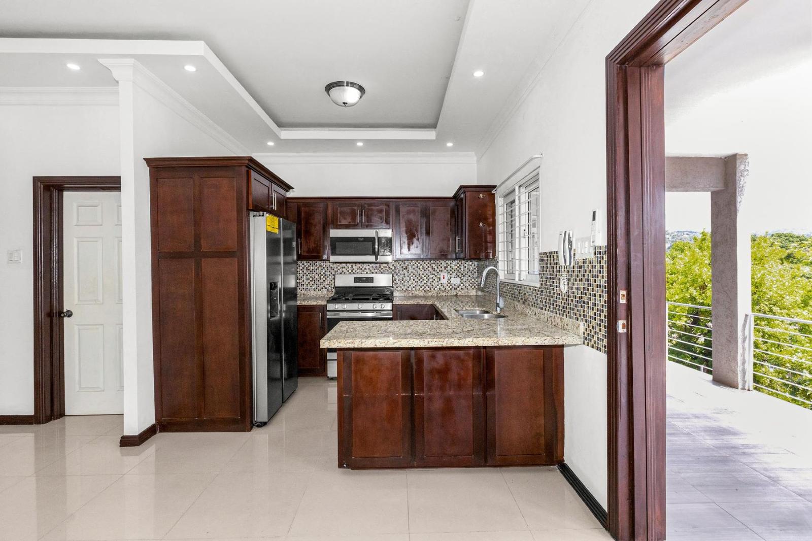 2-bedroom penthouse in Kingston 8, Jamaica — photo 4