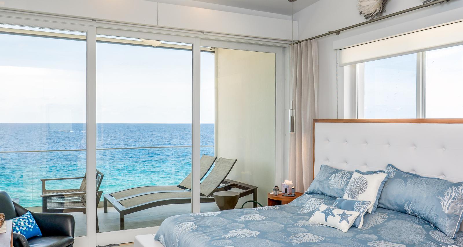 Top Floor Corner Penthouse with Seafront Views in West Bay Beach West, Cayman Islands — photo 5
