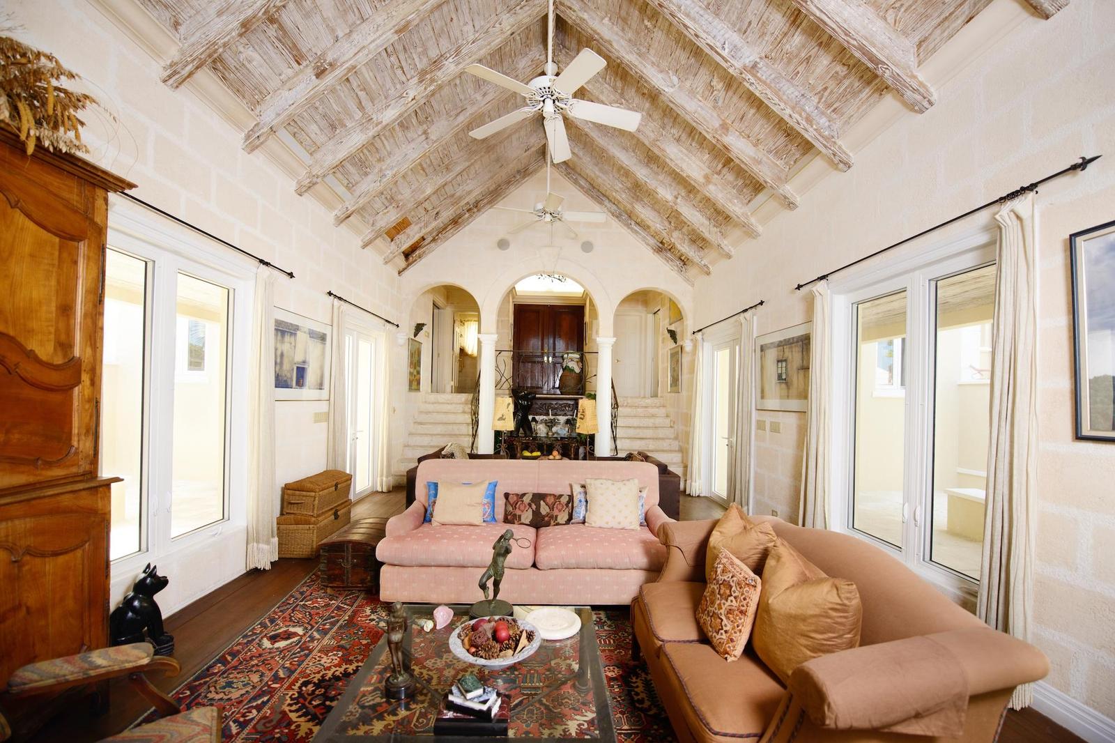 4 Bedroom Residence for Sale — photo 2