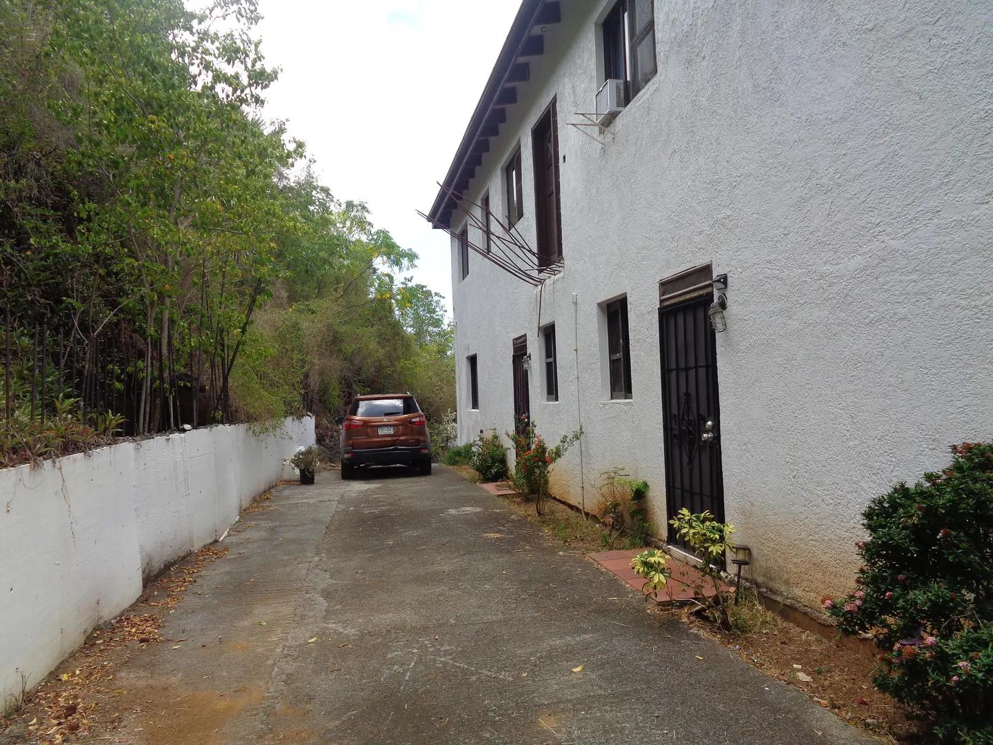 2 Beds 1 Bath Apartment in Quarter West End — photo 2