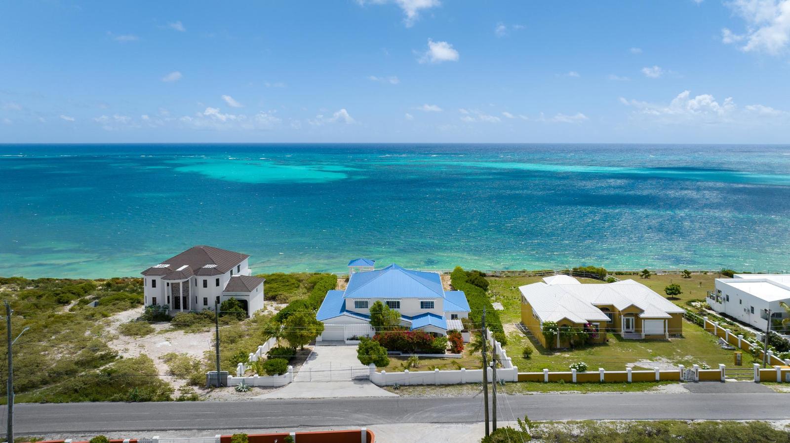 Villa Morgana on Oceanfront Cliffs in Grand Turk — photo 4