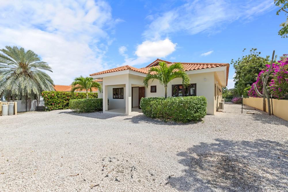Blue Bay BL16 - 3-Bedroom Villa with Outdoor Living & Golf Views — photo 2