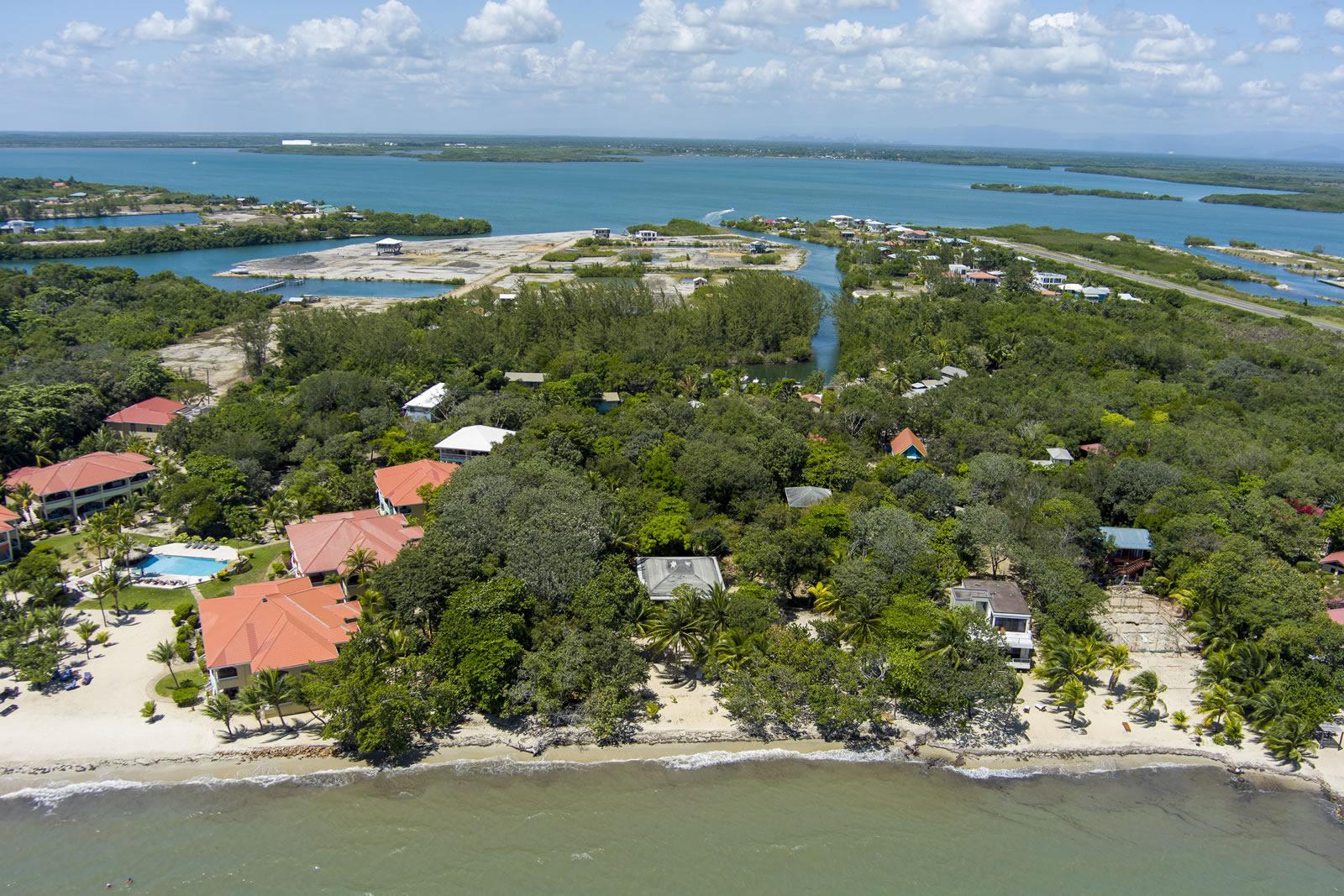 4 Bedroom Beachfront Property for Sale, Placencia Village, Belize — photo 1