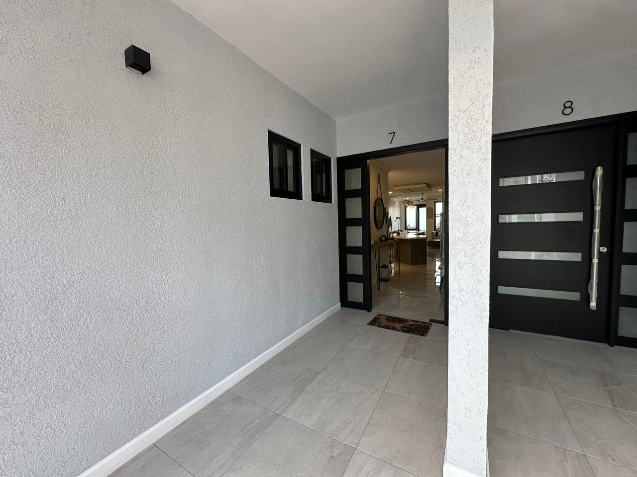 2-bedroom apartment in Runaway Bay — photo 5