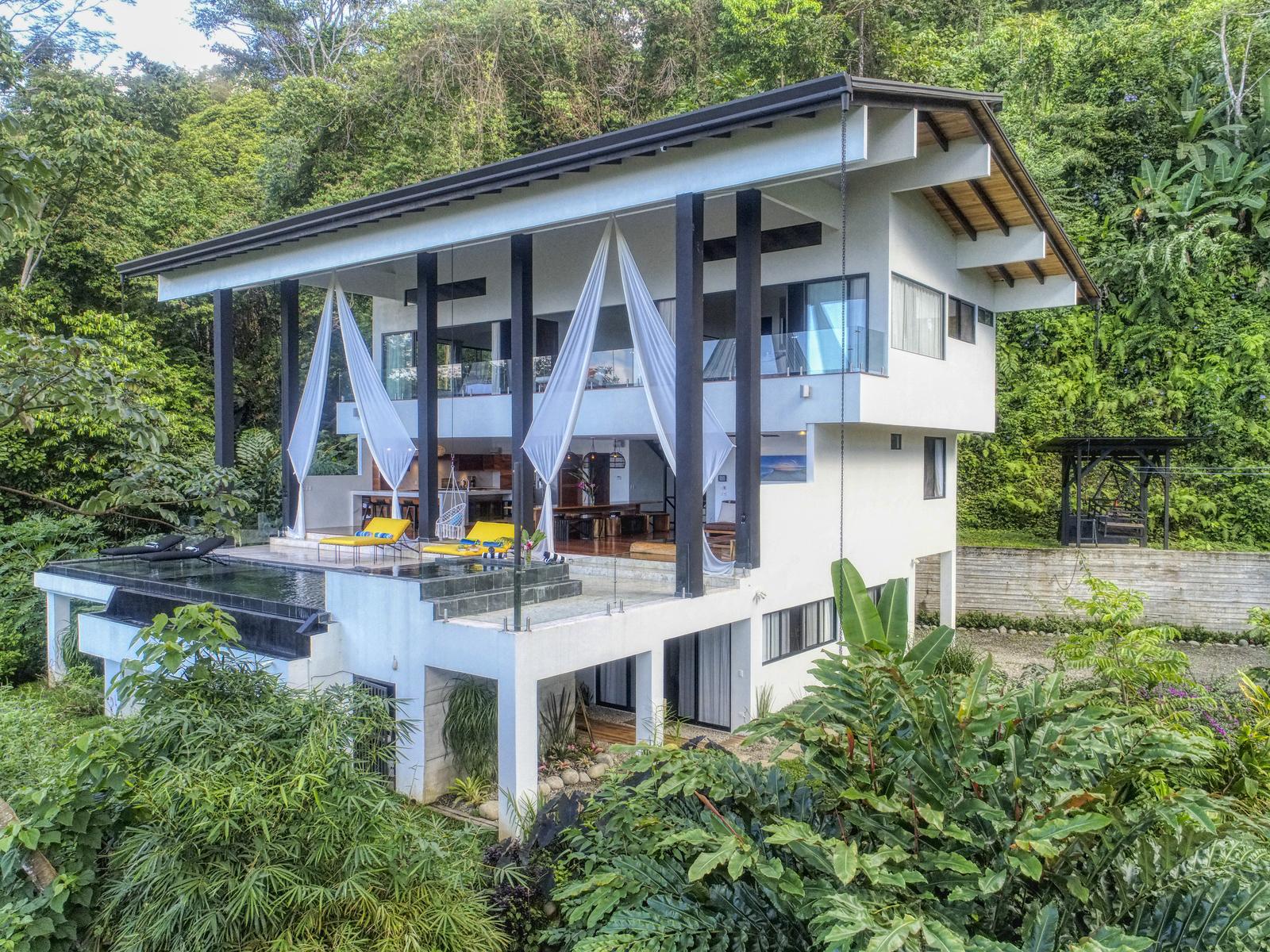 11 Bedroom Home for Sale, Uvita, Bahia Ballena, Puntarenas, Costa Rica — photo 4