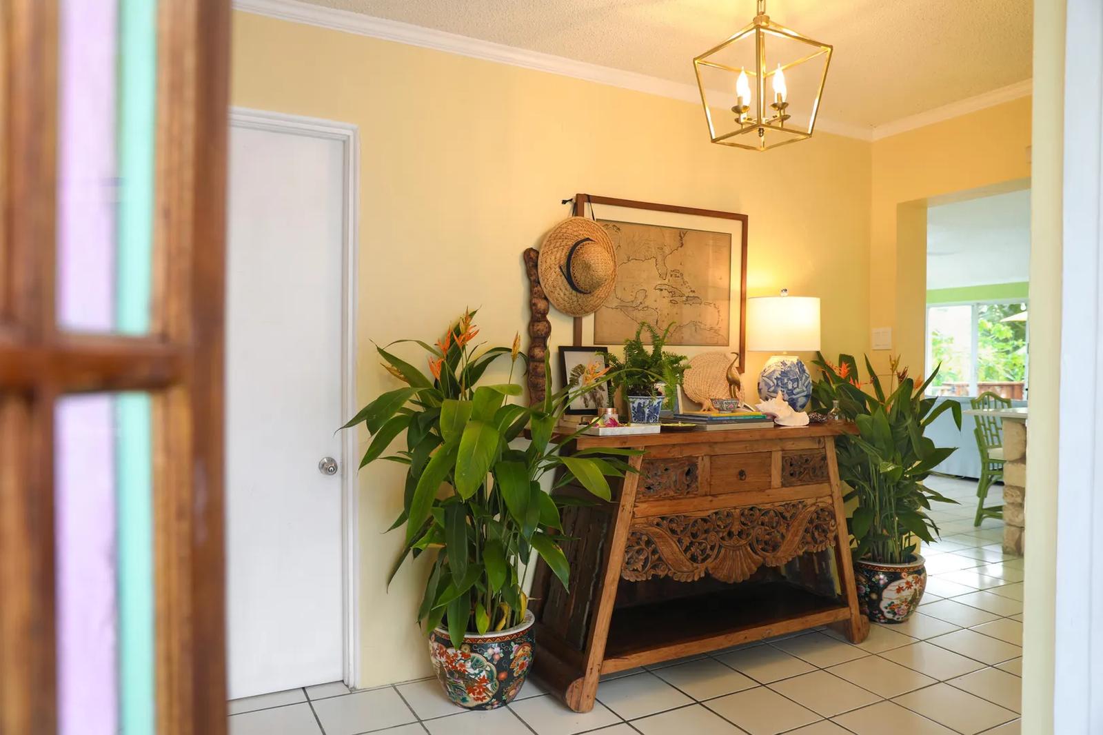 4 Bed 3 Bath Home with Cottage - 7 Little Princesse Co — photo 5