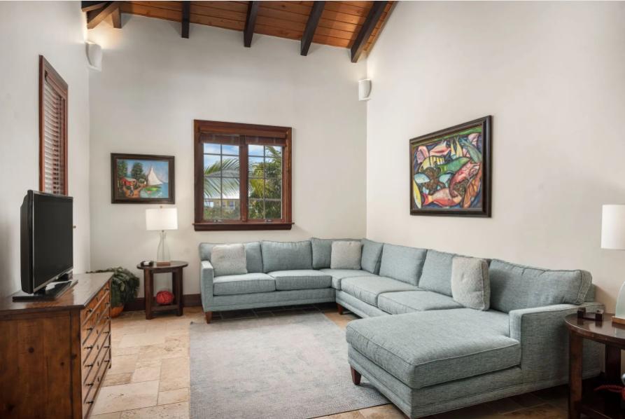 Villa Mirabelle 5BR Beachfront Retreat — photo 3