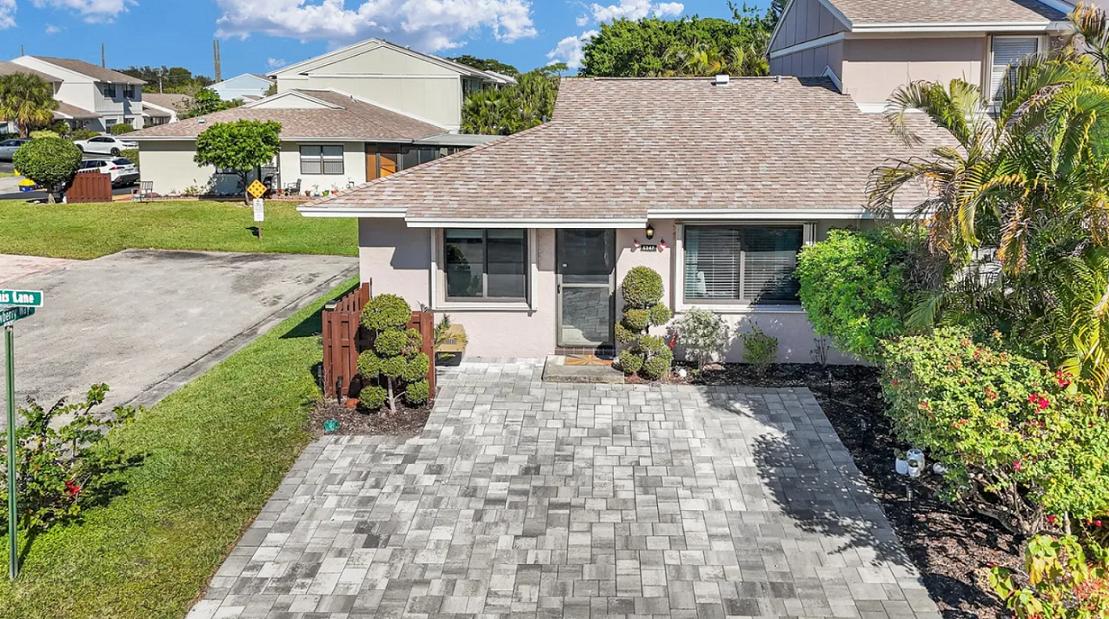 Delray Beach Lakefront 2BR Villa — photo 1