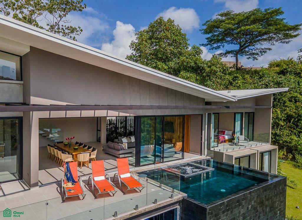 3 Bedroom Luxury Ocean-View Villa for Sale, Manuel Antonio, Puntarenas, Costa Rica — photo 1