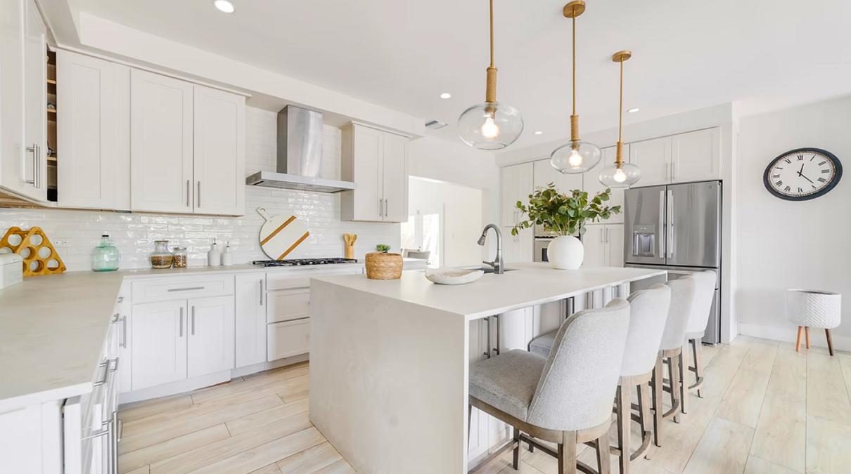 Bodden Town 6BR Renovated Home — photo 3
