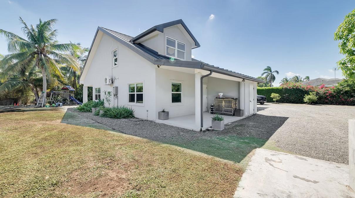 Bodden Town 6BR Renovated Home — photo 2