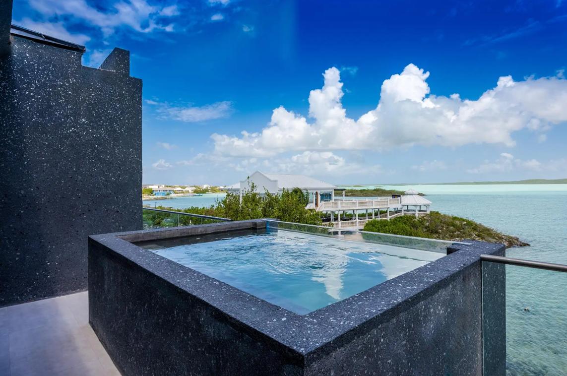 Waterfront Onyx Twin Villas in Grace Bay — photo 4