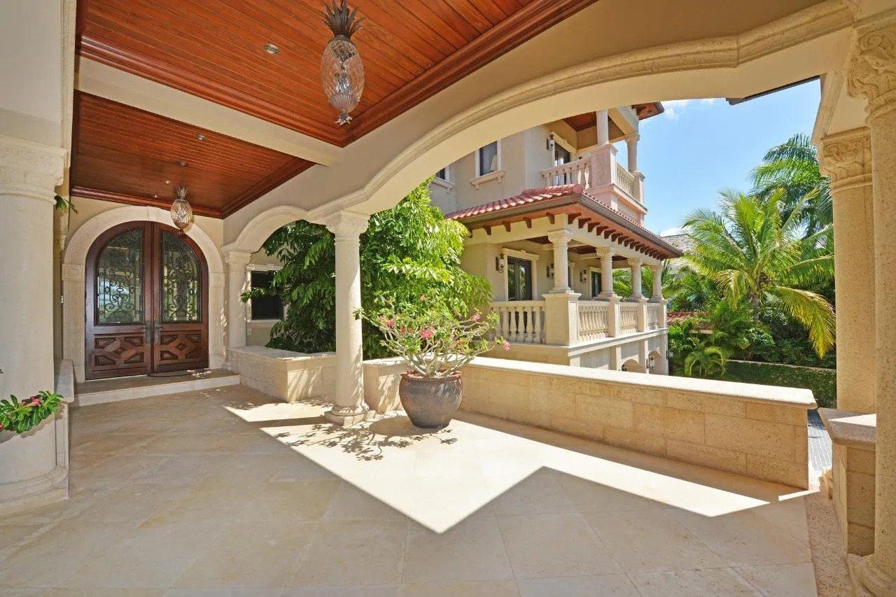 Krystal House — photo 4