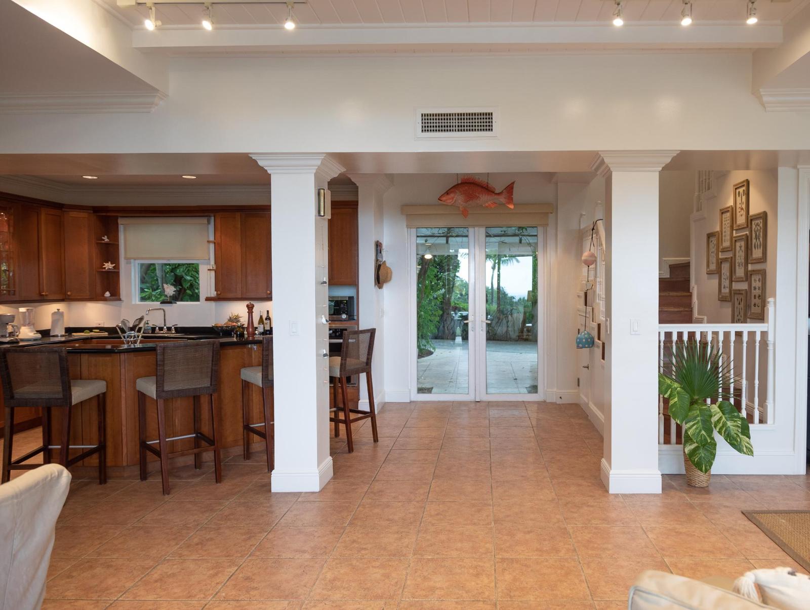 WHITE HOUSE VILLA — photo 4
