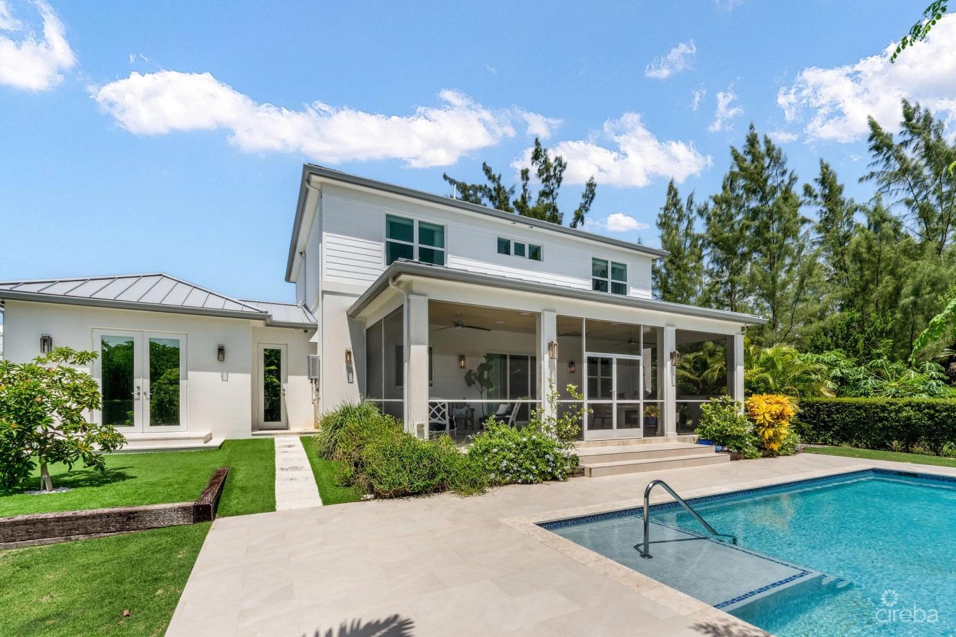 The Lakes Executive Family Home With Pool — photo 3