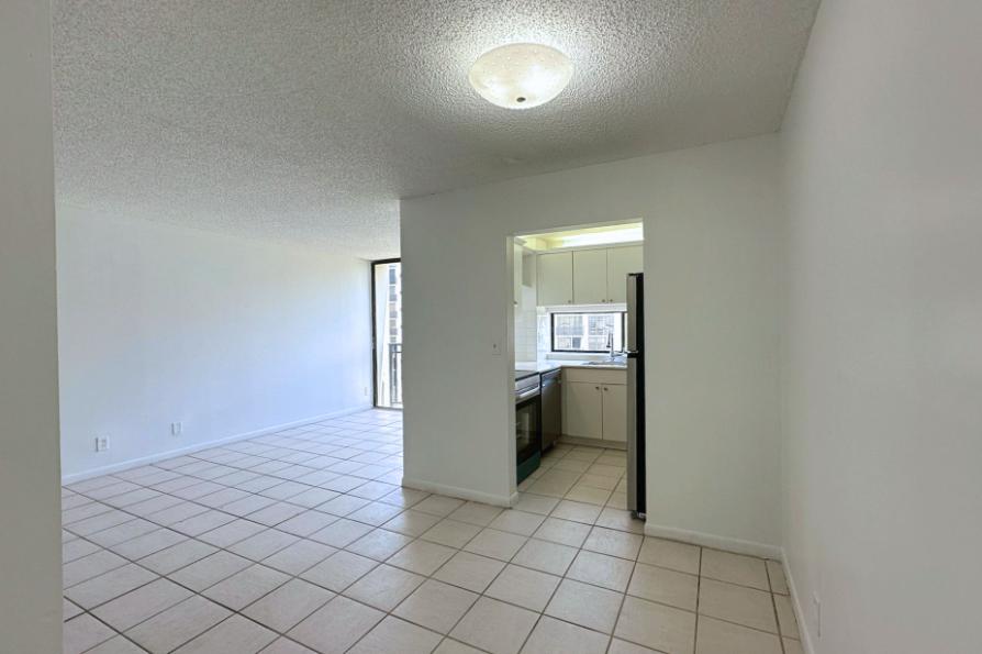 Sunny Isles Beach 1BR Remodeled Condo — photo 5