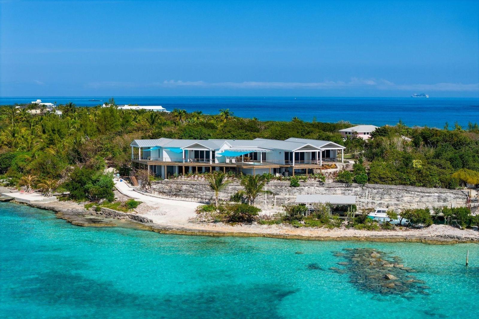6 Bedroom Waterfront Residence for Sale in Harbour Haven, Abaco Islands — photo 1
