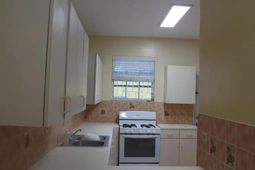2-bedroom condominium in Country Club Estates, Paradise Island — photo 5
