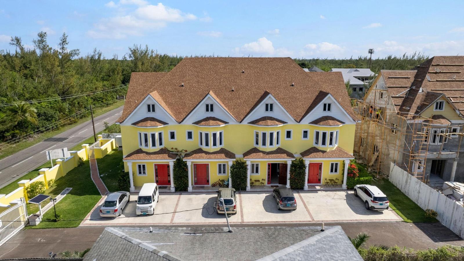 4 bedroom Apartment for sale — DUNMORE COURT in Nassau — photo 1