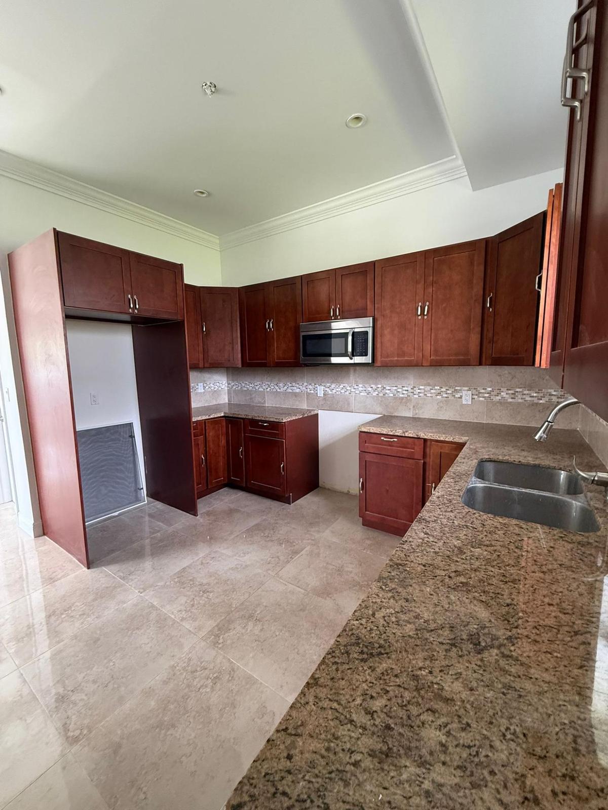2 bedroom Apartment for sale on TROPIC ROAD, Nassau, The Bahamas — photo 2