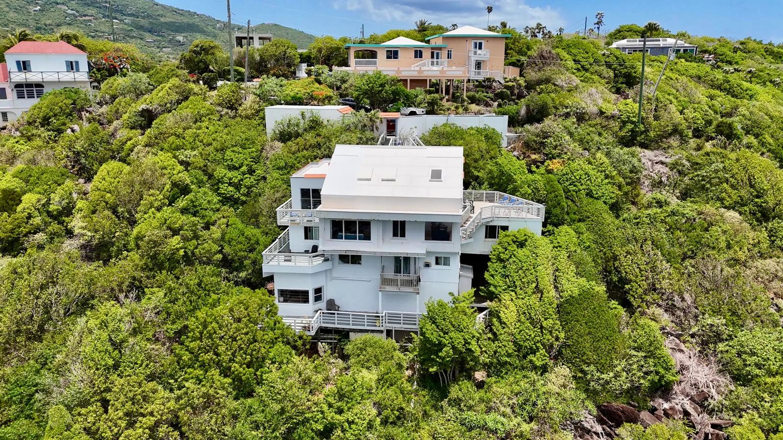 6 Bed, 5 Bath Waterfront Villa with Magens Bay Views — photo 5