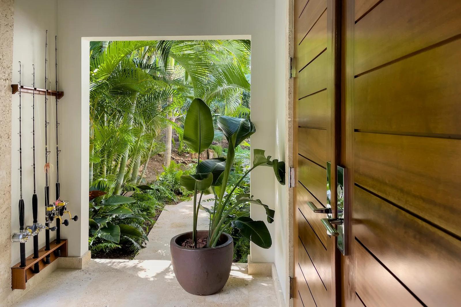 Amazing Ocean Front Home in Catherineberg, St. John, The US Virgin Islands — photo 4