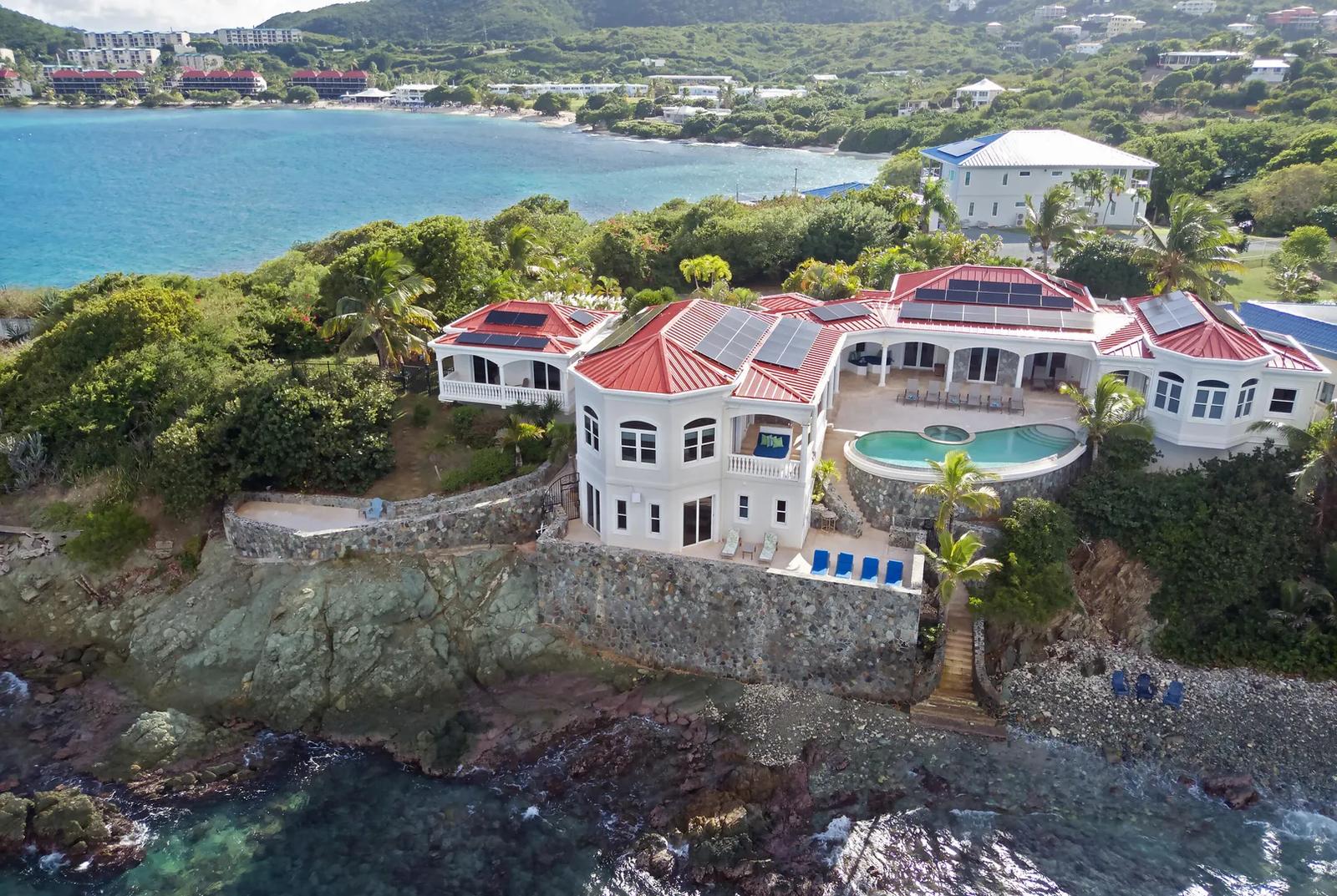 Waterfront Estate with Private Pool and Ocean Views in Smith Bay — photo 2